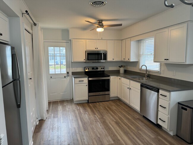 Foto del edificio - 22730 Holly Way W
