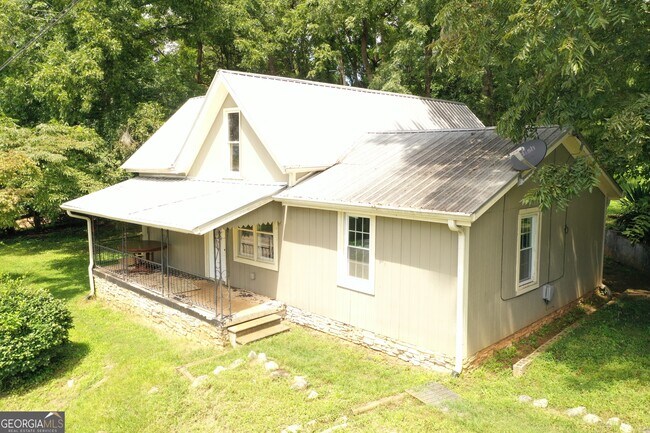 Building Photo - 135 Airport Rd