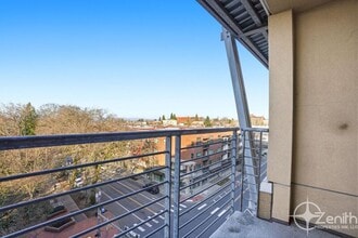 Building Photo - 701 Columbia St