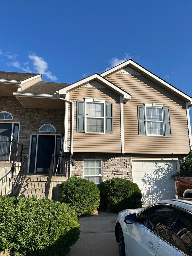 Foto principal - 1123 NW Scenic Dr