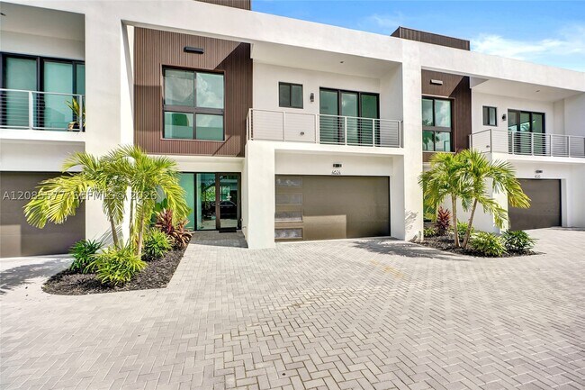 Foto del edificio - 4624 SW 32nd Ave