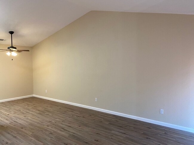 Foto del edificio - Single story beauty!  2 bedroom, 1.5 bath ...