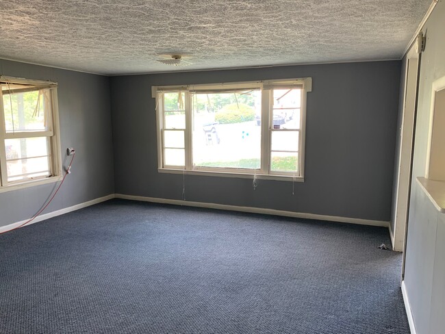 Living Room - 401 W Clear Creek Dr