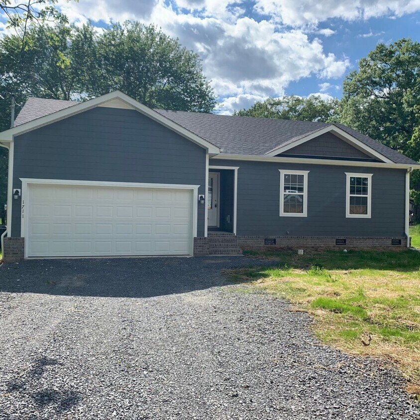 Foto principal - Adorable Home in Great Central Location...