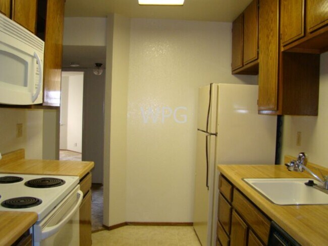Building Photo - 2247 Sun Glory Ln