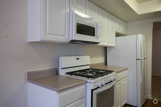 2BR, 2BA - 1100 SF - St. Charles at Olde Court Apartments