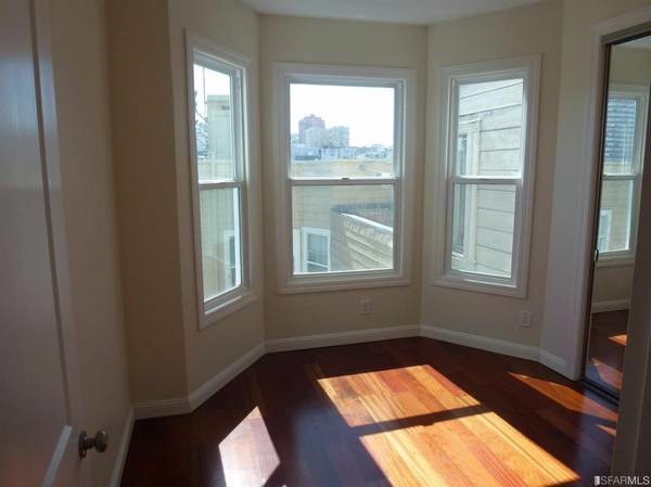 Building Photo - 1555 Larkin St