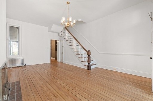 Foto del edificio - 104 W 3rd St