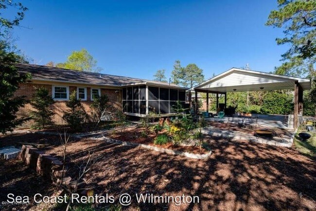 Building Photo - 4 br, 3 bath House - 505 Robert E.Lee Drive