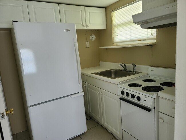 Foto del edificio - 22 Homestead Rd N