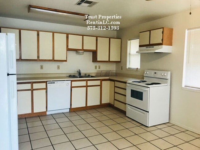 Building Photo - 1345 Branson Ave