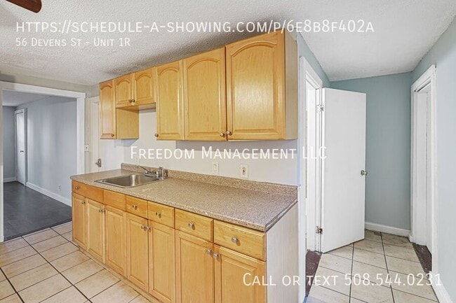 Building Photo - 56 Devens St