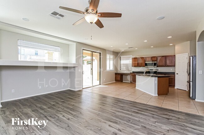 Foto del edificio - 725 W Desert Basin Dr