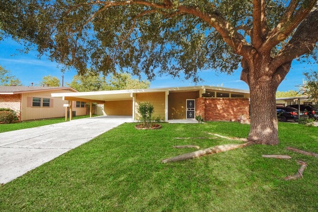 Foto del edificio - 5326 Heatherbrook Dr