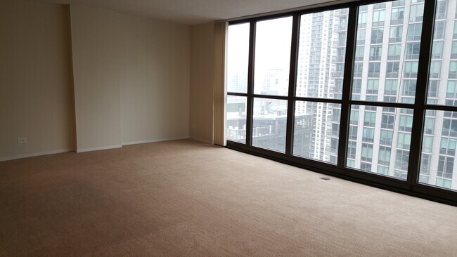 Living Room - 10 E Ontario St