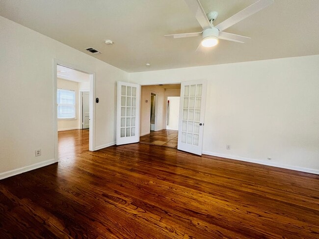 Foto del edificio - 1554 W Lullwood Ave