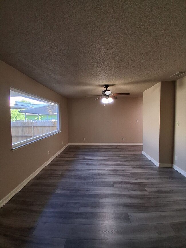 Foto del edificio - 5780 N 8th St