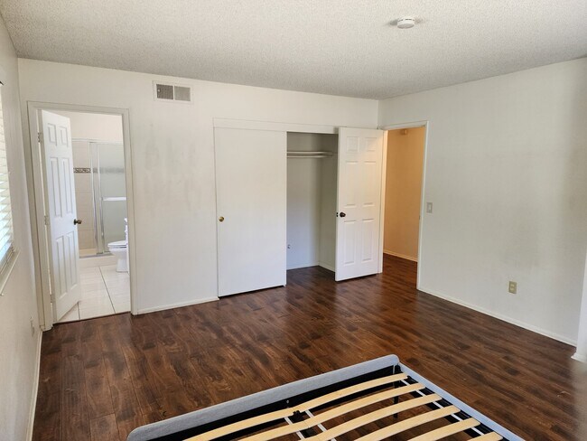 Foto del edificio - 2547 Rambling Ct
