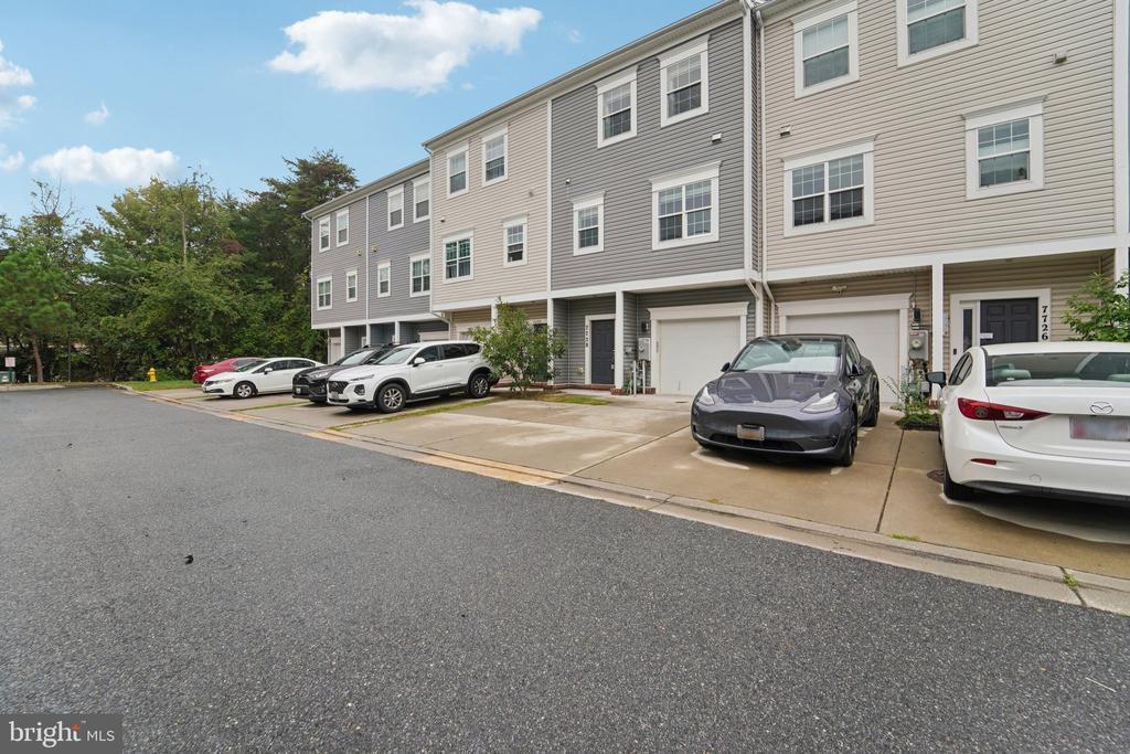 Foto principal - 7728 Lexington Ct