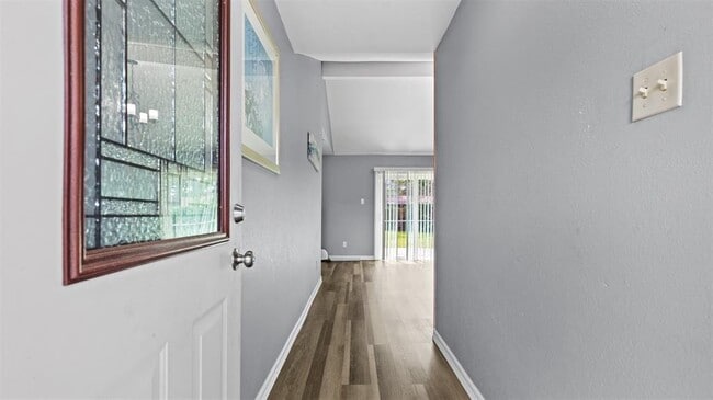 Building Photo - 12402 River Trail Dr