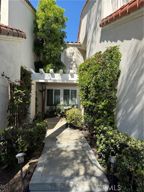 Building Photo - 9 La Quinta