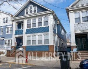 Building Photo - 46 Catalpa Ave