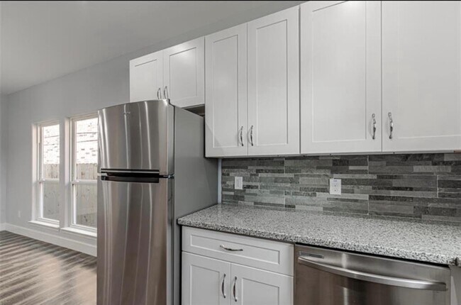 Foto del edificio - 8204 Moon Beam St