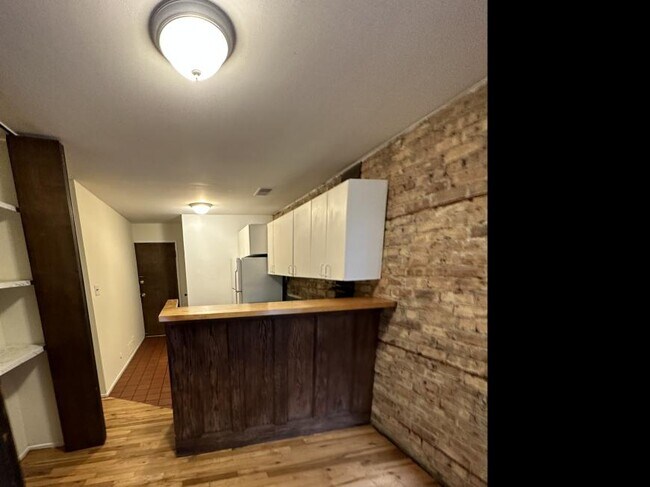 Foto del edificio - 2 bedroom in Chicago IL 60657