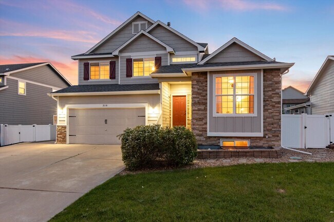 Building Photo - Spacious 4 Bedroom Home in Great Location