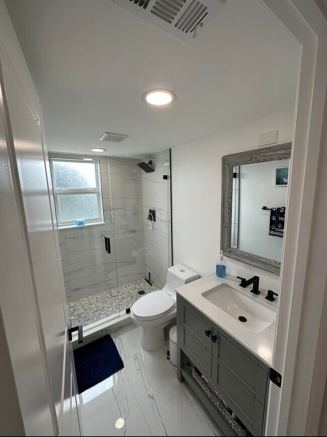 Building Photo - 14773 Cumberland Dr