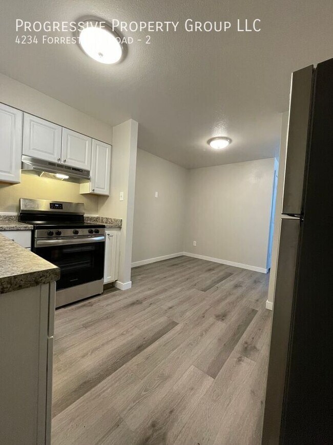 Foto del edificio - 4234 Forrest Hill Rd