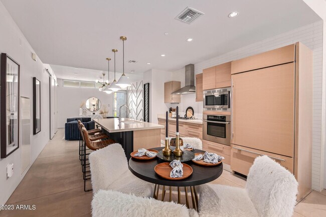 Building Photo - 4737 N Scottsdale Rd