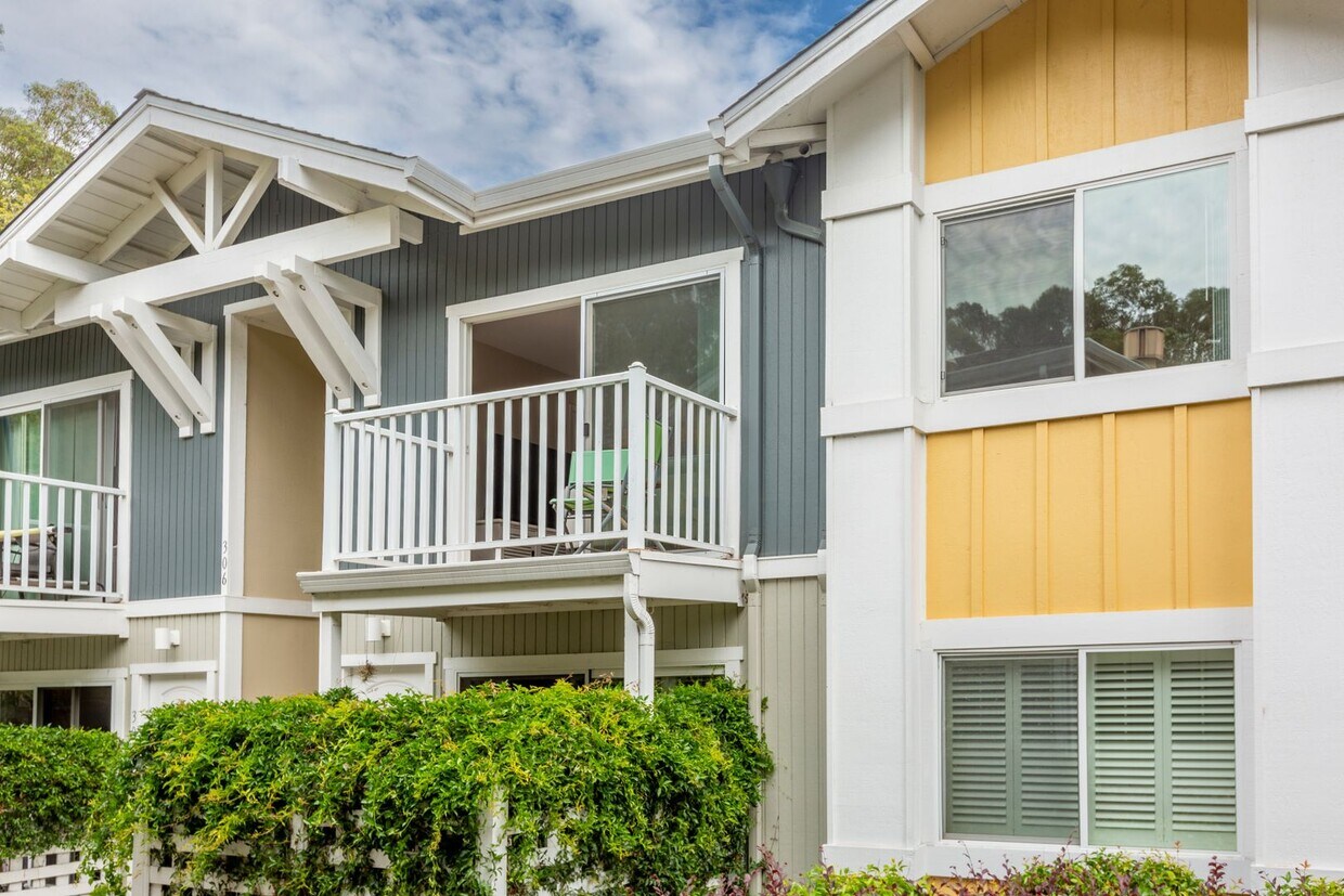 Primary Photo - 2Bd/1Ba Clean Condo near Sunny Cove! ( Co-...