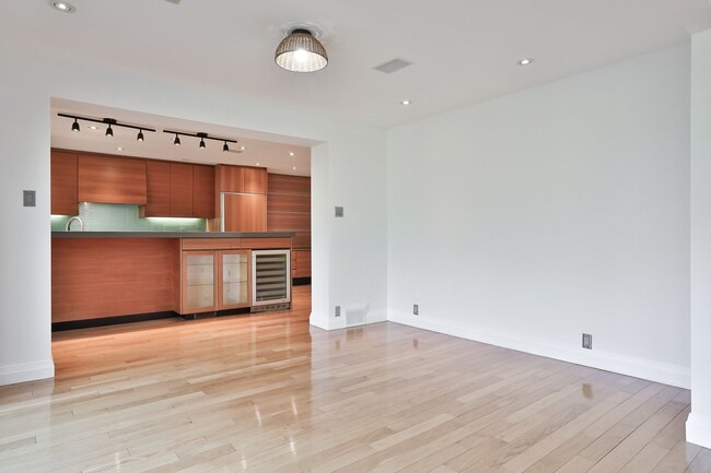 Photo du bâtiment - 46 Sandringham Dr.