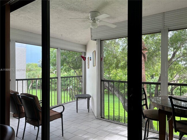 Foto del edificio - 16500 Golf Club Rd