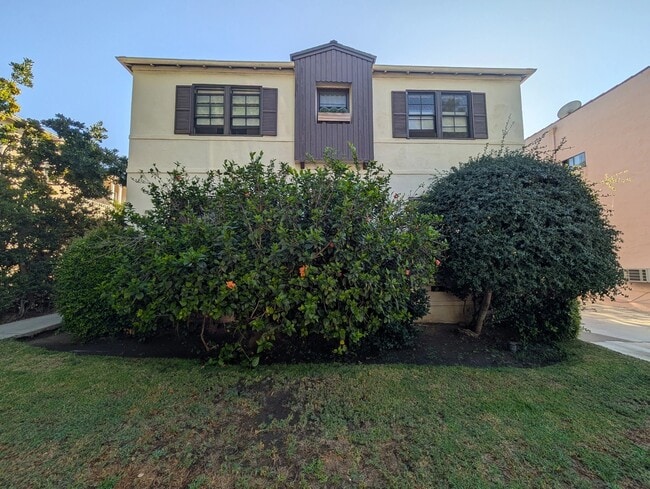 Foto del edificio - 838 N Sweetzer Ave