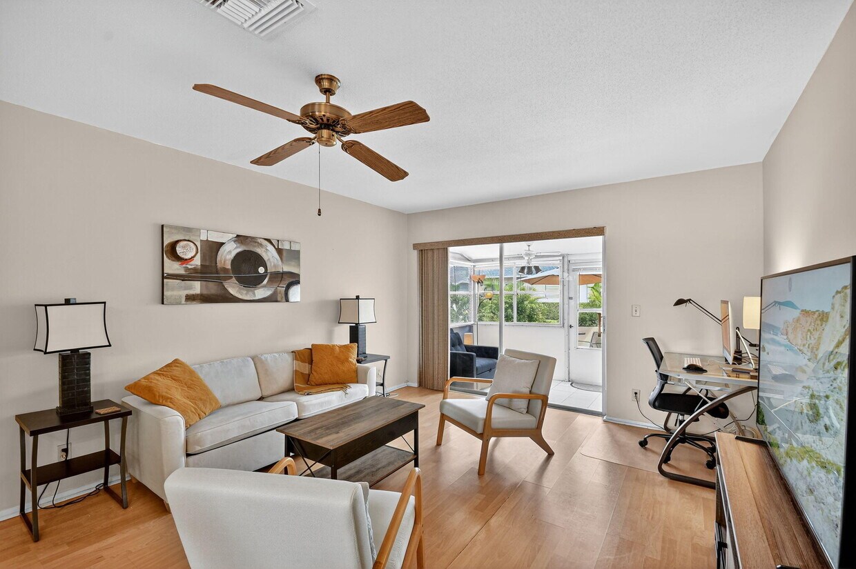 Foto principal - 2673 Barkley Dr E