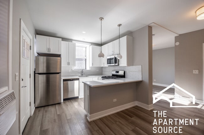 Building Photo - 3937 N Janssen Ave