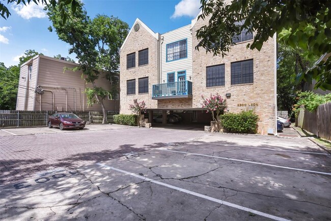 Building Photo - 2300 Leon St