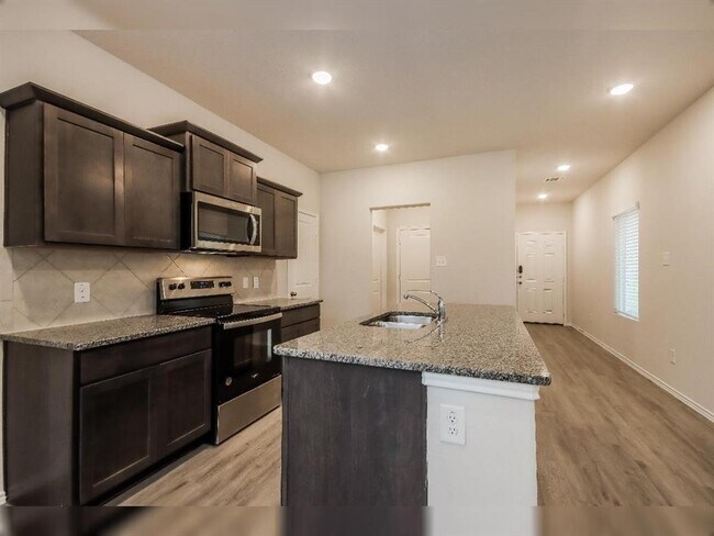 Building Photo - 15350 Estrella Rd W