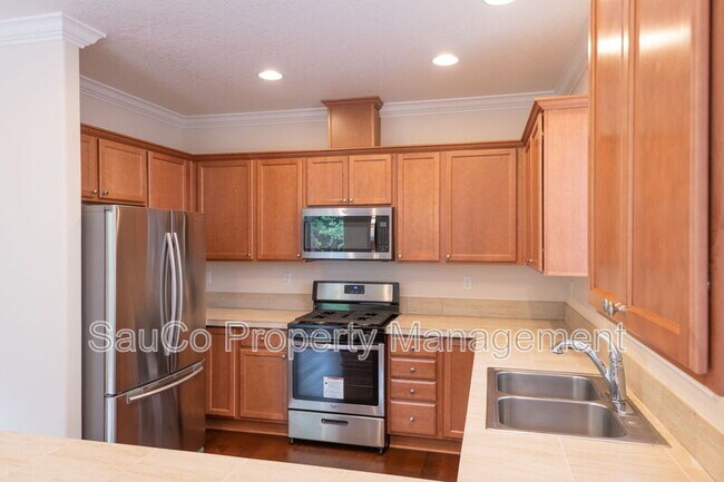 Building Photo - 292 NE 66th Ave