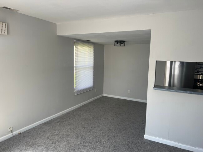 Foto del edificio - 824 W 59th Pl