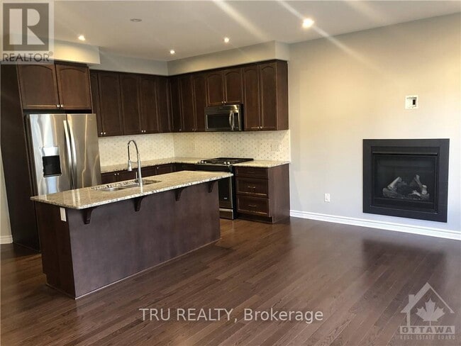 Building Photo - 222 Fergus Cres