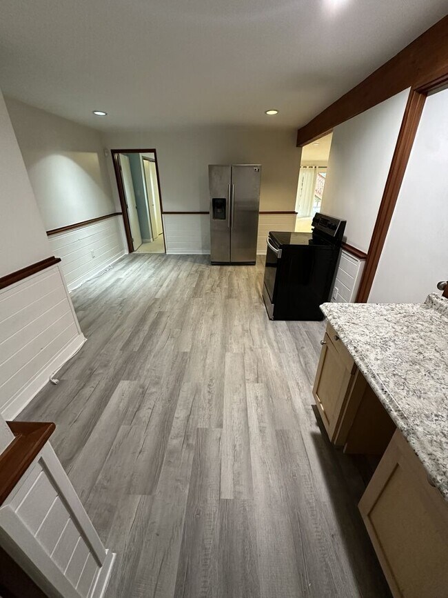 Foto del edificio - 2 bd 1 ba Basement apartment