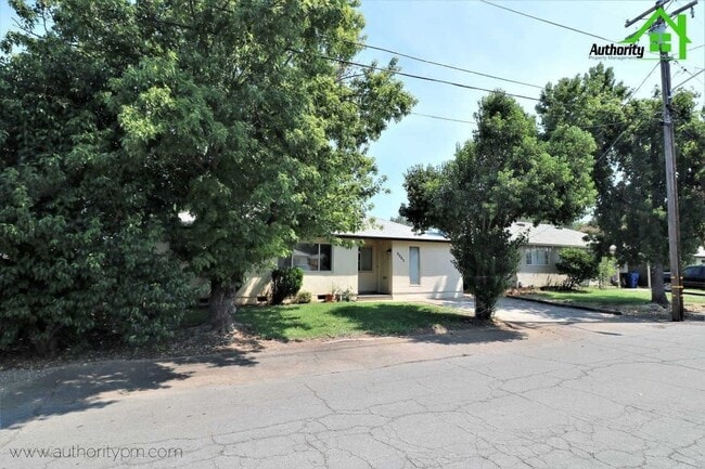 Building Photo - 2413 Ramona Pl