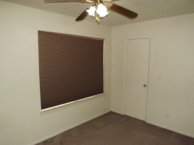 Photo - 44444-606 W Collins St Apartment
