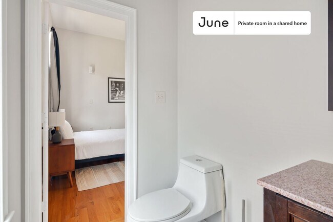 Foto del edificio - Room in Shared 5 bed/2.5 bath home in Roxbury