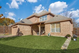 Building Photo - 1403 Greenbriar Dr