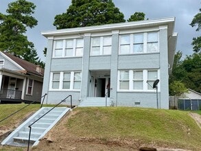 Building Photo - 2412 Pinehurst Blvd