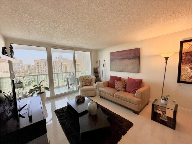 Building Photo - 100 Bayview Dr